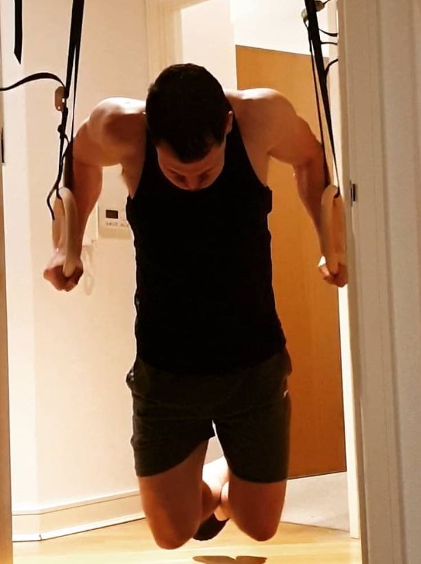 Ring dips at home with pullup bar