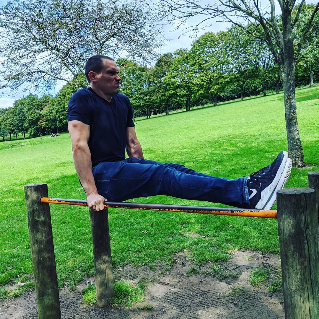 l sit on bars