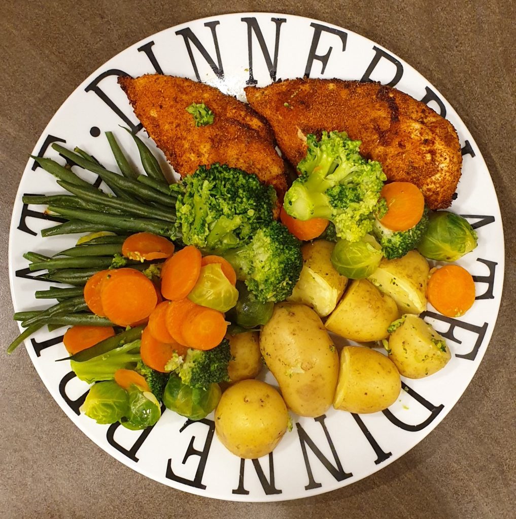 fat loss meal chicken with seasoning and veg
